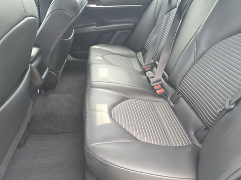 Used 2023 Toyota Camry SE image 9