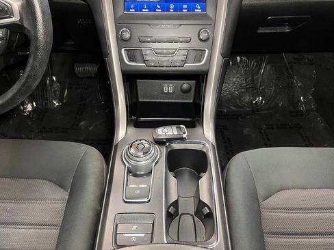 Used 2020 Ford Fusion SE FWD image 15