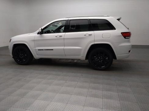 Used 2018 Jeep Grand Cherokee Altitude image 3
