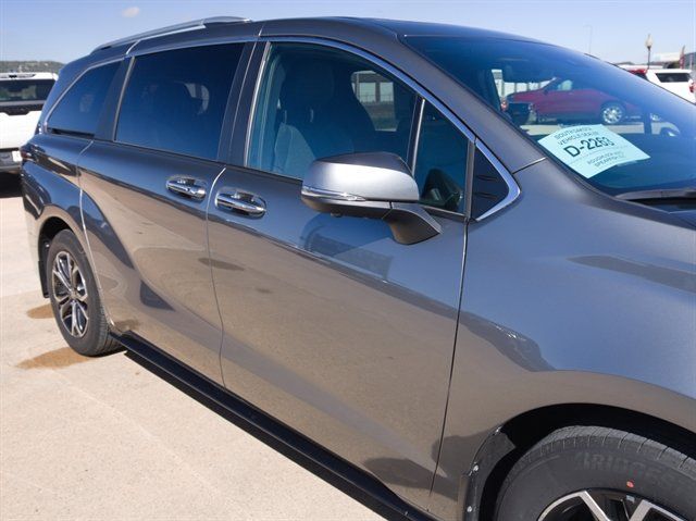 Used 2026 Toyota Sienna Platinum AWD/4WD image 10