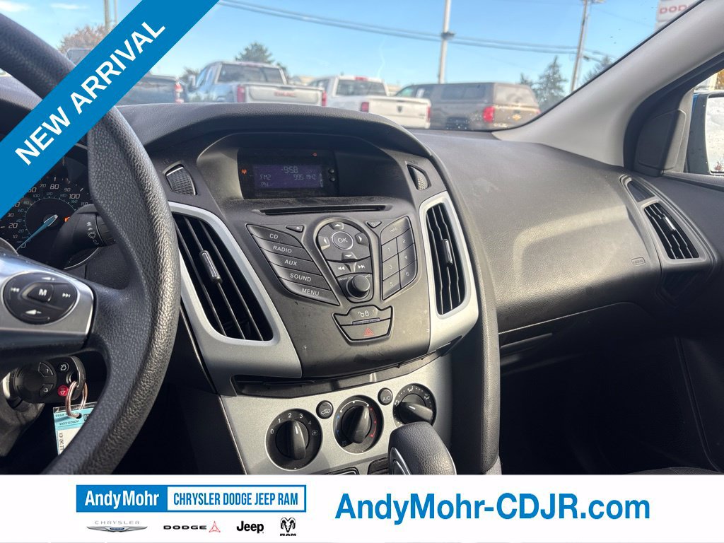 Used 2012 Ford Focus SE w/ SE Winter Pkg FWD image 9
