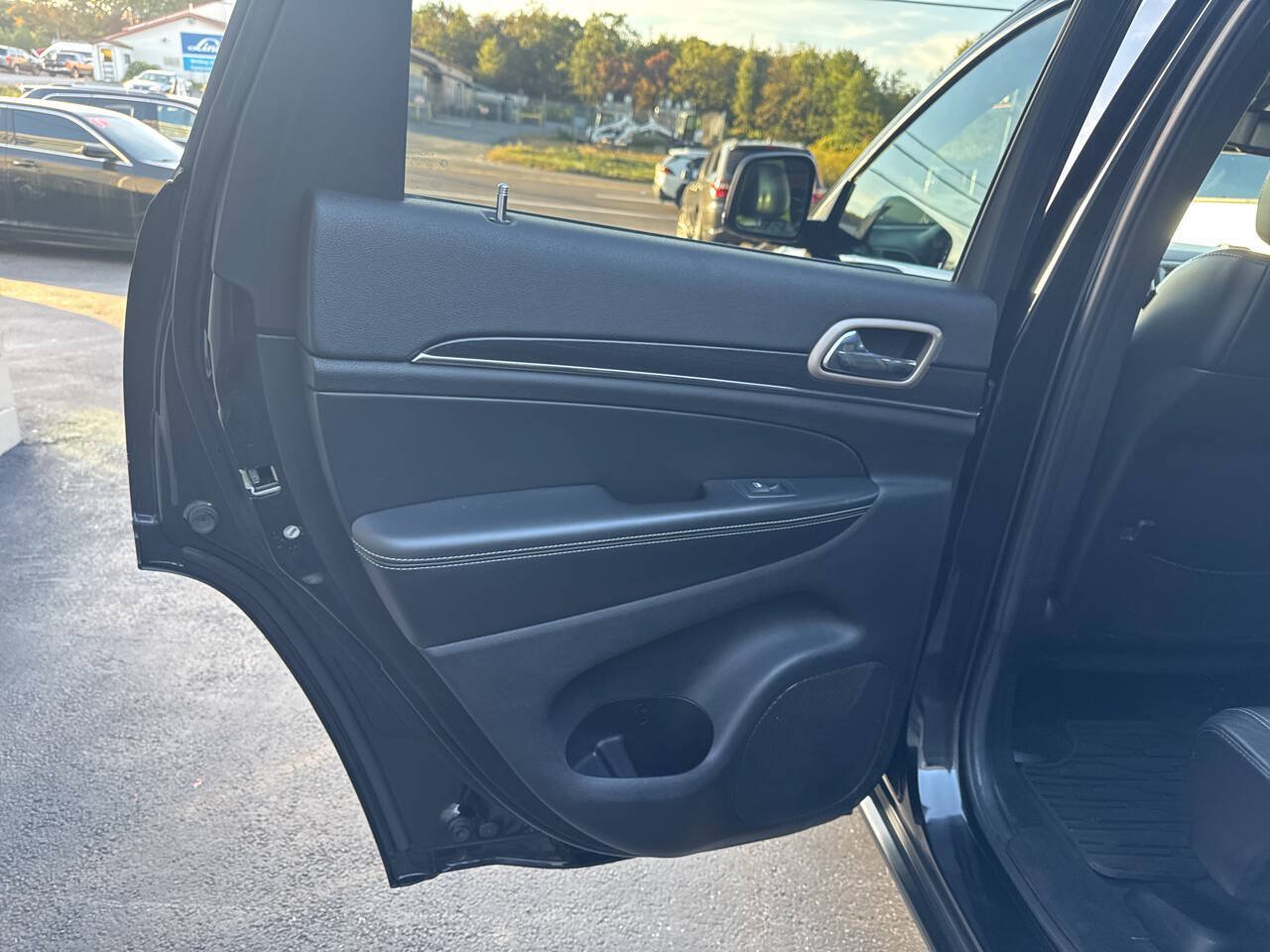 Used 2014 Jeep Grand Cherokee Limited AWD/4WD image 18