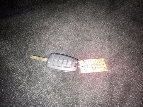 Used 2025 Hyundai Elantra SE image 28