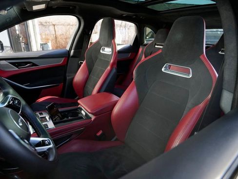 Used 2022 Jaguar F-PACE SVR image 19