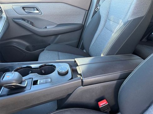 Certified 2021 Nissan Rogue SV image 31