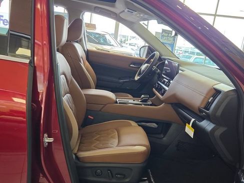 New 2026 Nissan Pathfinder Platinum FWD image 15