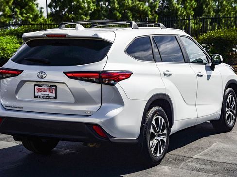 Certified 2023 Toyota Highlander XLE image 7