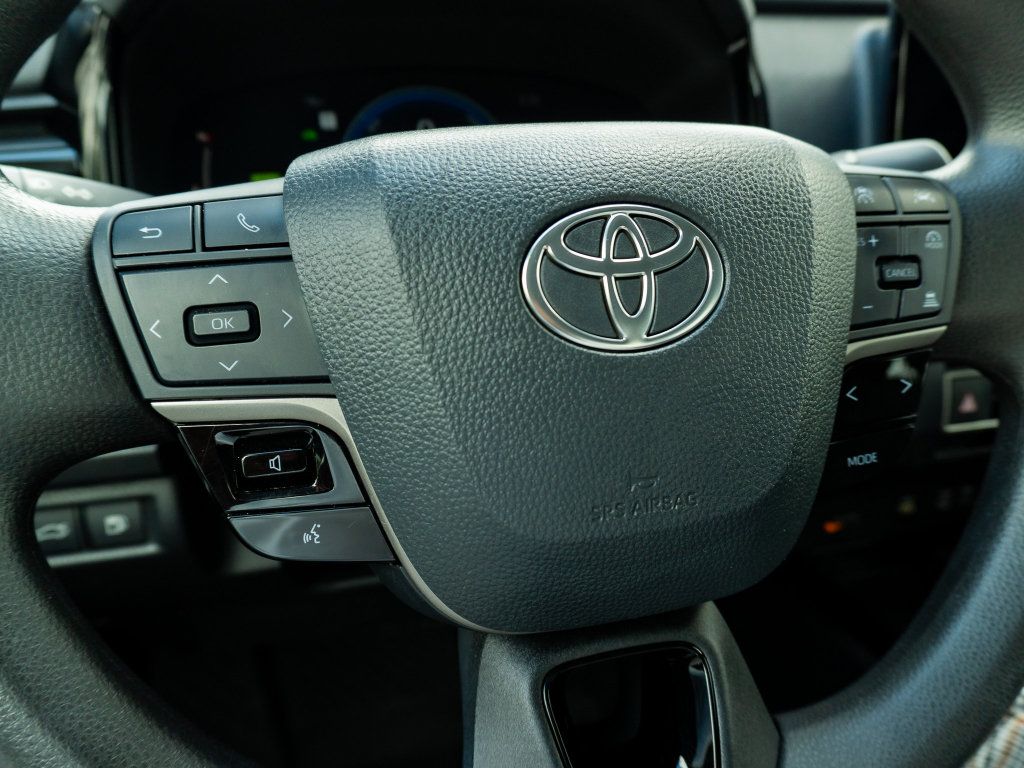 Used 2025 Toyota Camry LE w/ Convenience Package AWD/4WD image 29