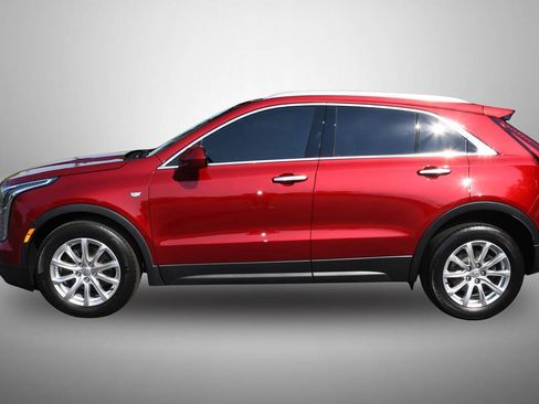 Used 2023 Cadillac XT4 Luxury w/ Cold Weather Package FWD image 4