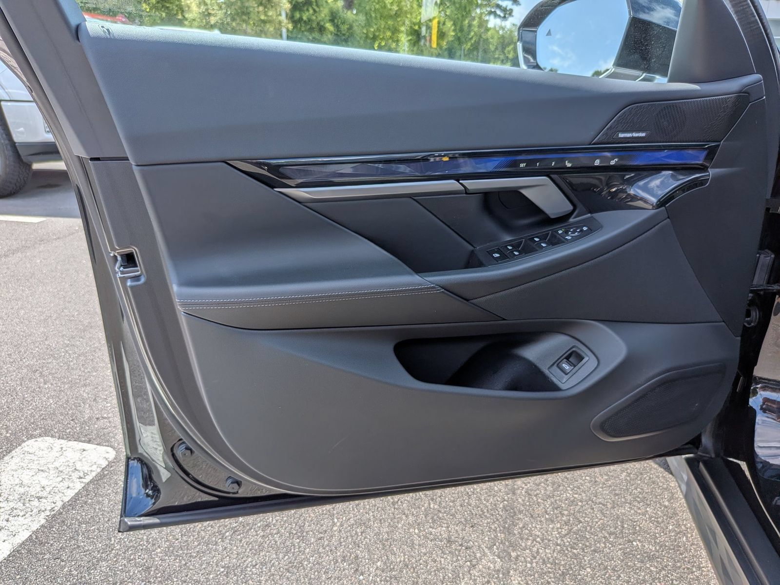 Used 2025 BMW i5 eDrive40i RWD image 12