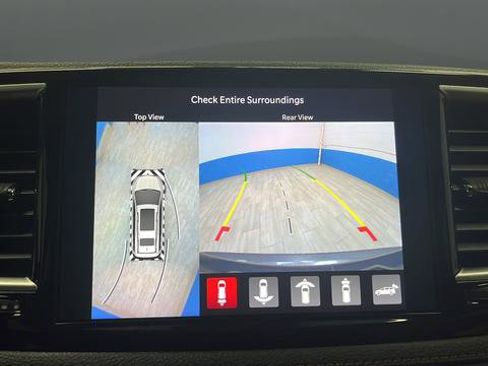 Used 2023 Chrysler Pacifica Pinnacle FWD image 15