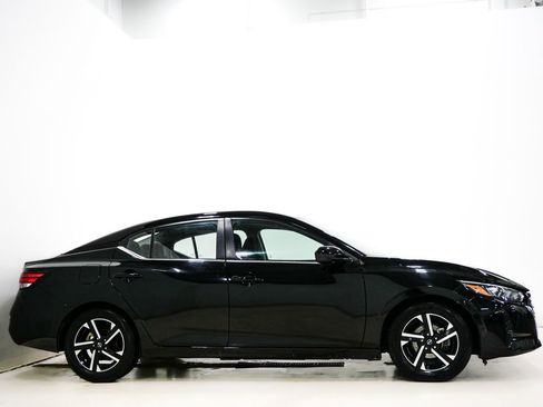 Used 2024 Nissan Sentra SV image 4