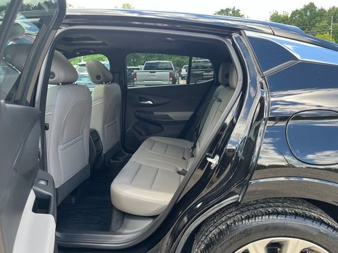 Used 2025 Buick Envista Avenir FWD image 30