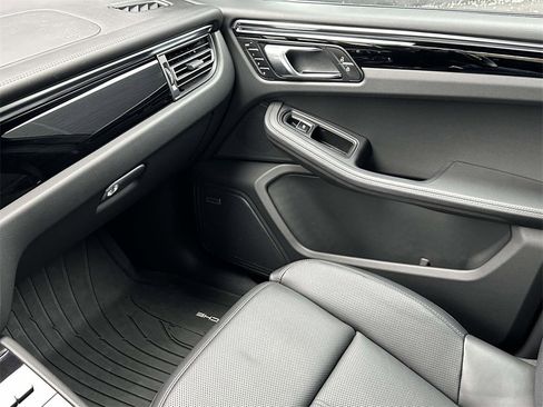 Used 2025 Porsche Macan Turbo image 29