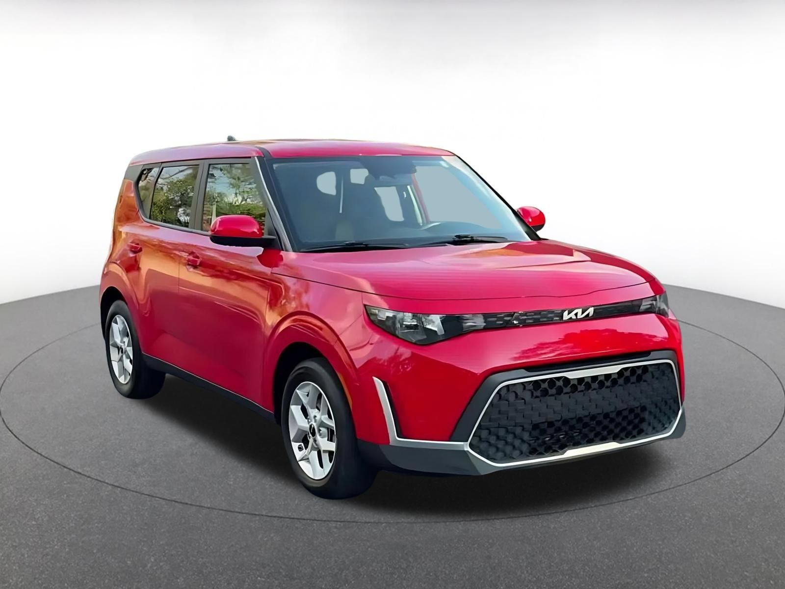 Used 2025 Kia Soul LX w/ LX Technology Package FWD image 3