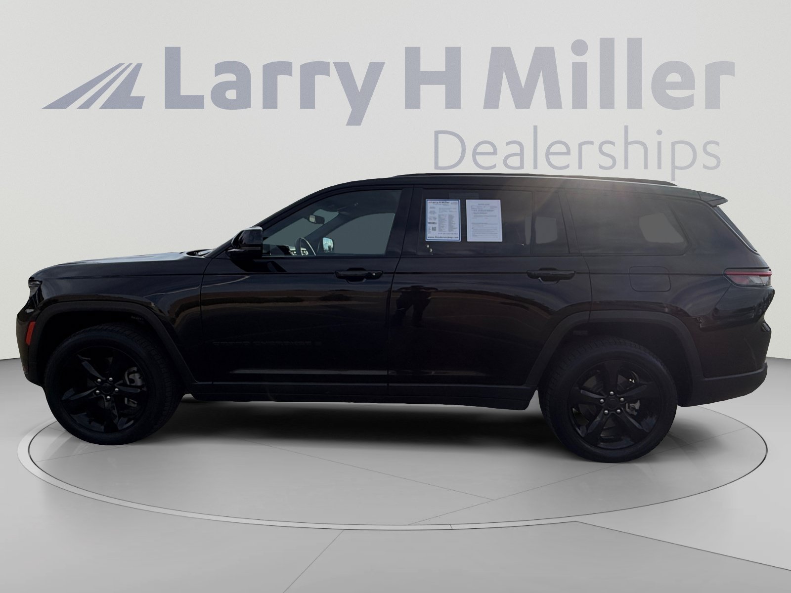 Used 2023 Jeep Grand Cherokee L Laredo AWD/4WD image 3