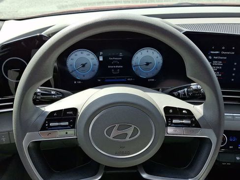 Used 2024 Hyundai Elantra SEL FWD image 18