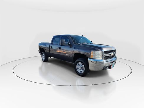 Used 2010 Chevrolet Silverado 2500 LT w/ Interior Plus Package image 2