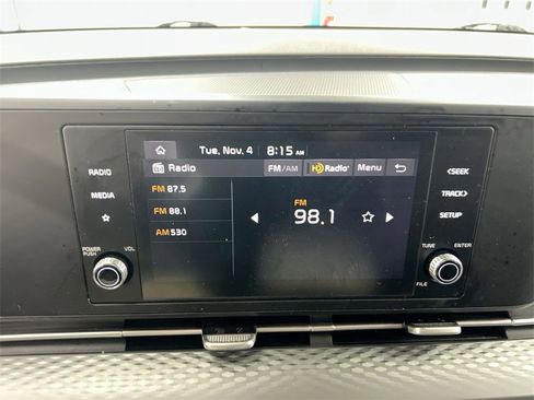 Used 2024 Kia Carnival LX image 13