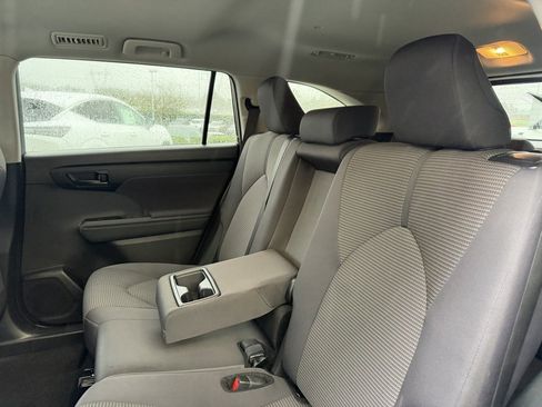 Used 2024 Toyota Highlander LE image 29