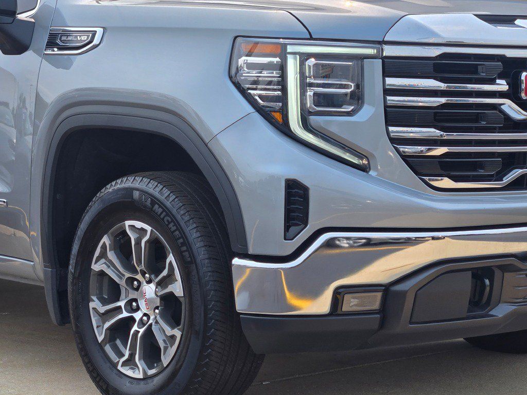 Certified 2025 GMC Sierra 1500 SLT AWD/4WD image 3
