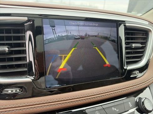 Used 2018 Chrysler Pacifica Limited w/ Tire & Wheel Group image 14