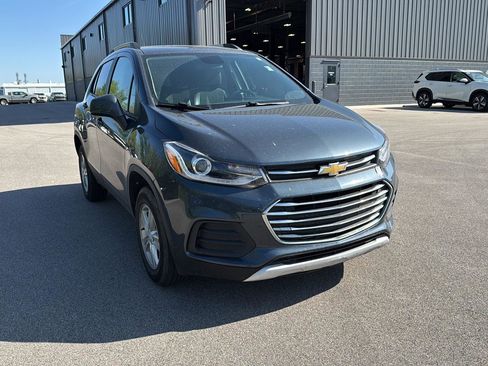 Used 2022 Chevrolet Trax LT w/ LT Convenience Package image 1