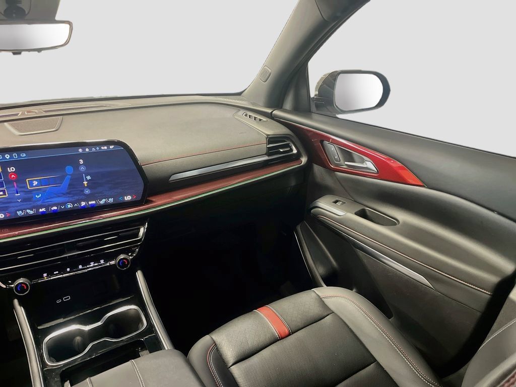 Used 2025 Chevrolet Traverse RS w/ LPO, Floor Liner Package AWD/4WD image 25