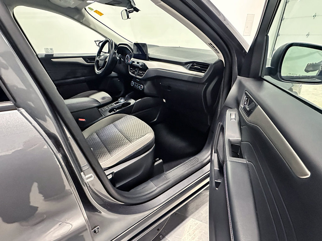 Used 2022 Ford Escape SE w/ Cold Weather Package AWD/4WD image 22