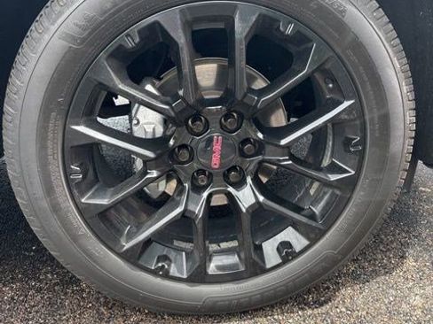 Used 2022 GMC Yukon SLE w/ Gmc Pro Safety Plus Package AWD/4WD image 8
