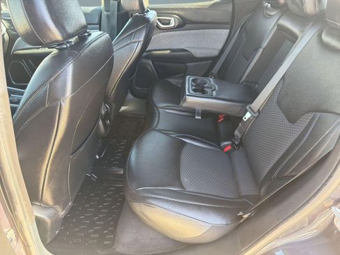 Used 2024 Jeep Compass Latitude image 15