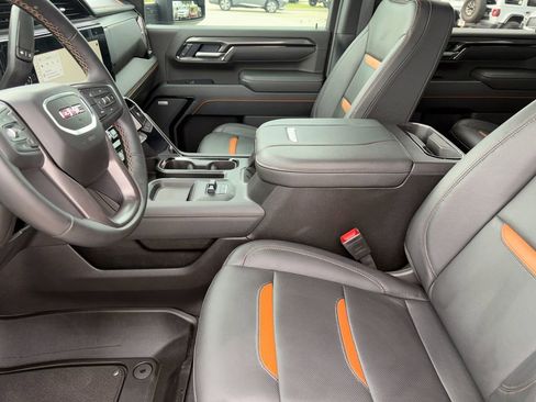 Used 2025 GMC Sierra 2500 AT4 w/ AT4 Premium Plus Package AWD/4WD image 9