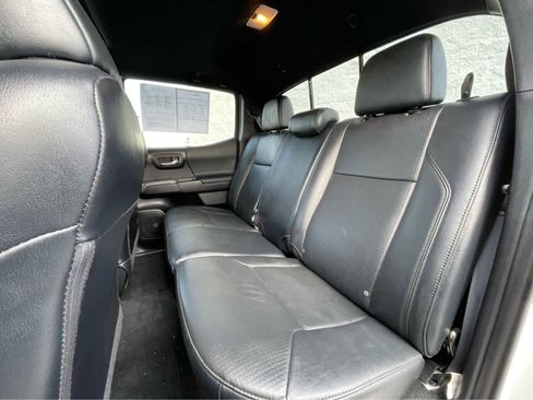 Used 2019 Toyota Tacoma TRD Sport image 25