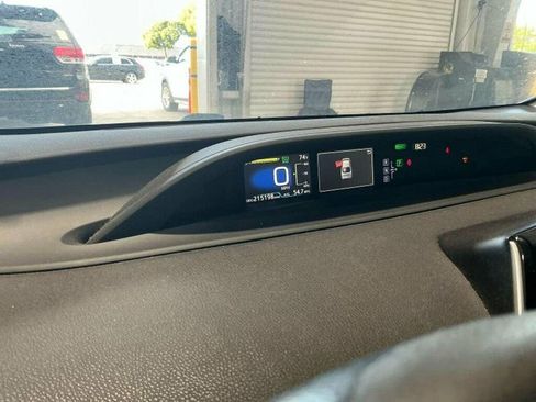 Used 2016 Toyota Prius Three Touring image 4