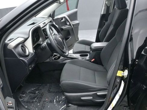 Used 2018 Toyota RAV4 XLE image 17