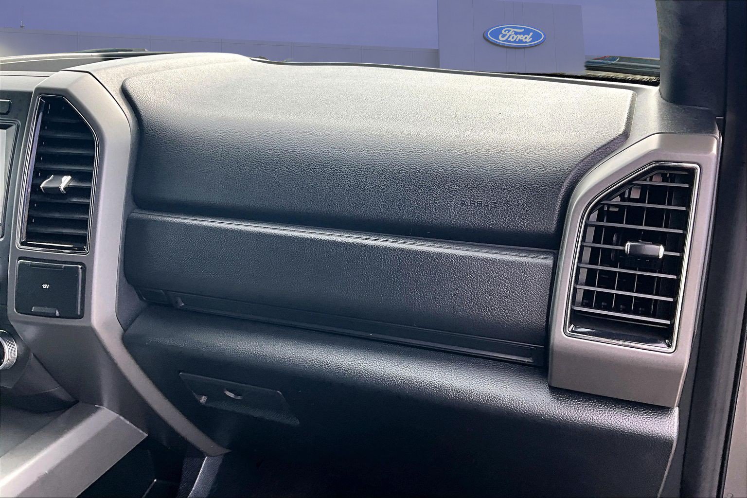 Used 2020 Ford Expedition XLT w/ Equipment Group 201A AWD/4WD image 27