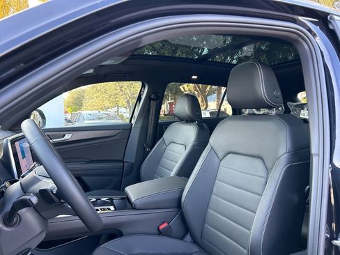 Used 2025 Volkswagen Atlas Cross Sport SEL image 15