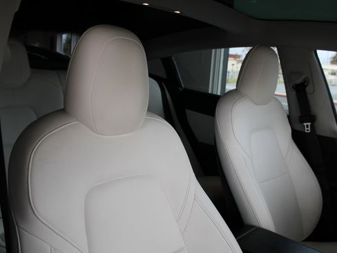 Used 2020 Tesla Model 3 Performance image 30