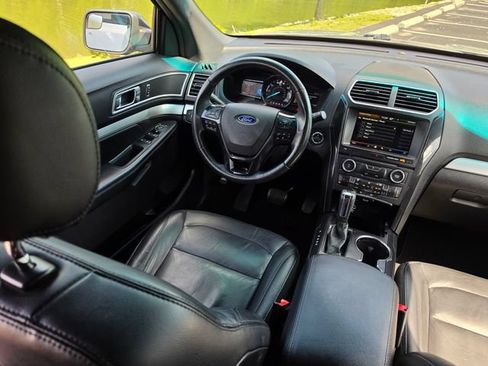 Used 2016 Ford Explorer XLT w/ Equipment Group 202A FWD image 29