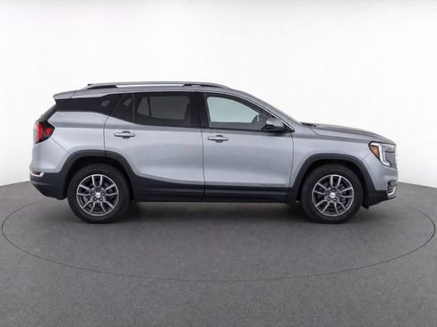 Used 2024 GMC Terrain SLT w/ Infotainment Package II FWD image 10