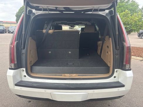 Used 2018 Cadillac Escalade Platinum AWD/4WD image 23