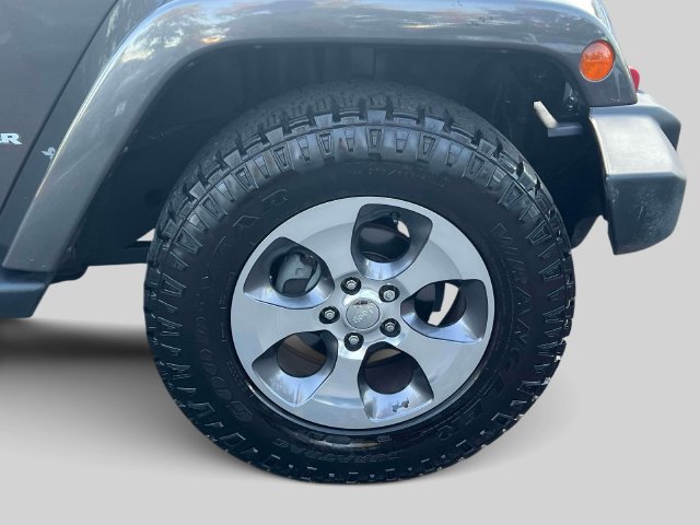 Used 2016 Jeep Wrangler Sahara w/ Connectivity Group AWD/4WD image 15