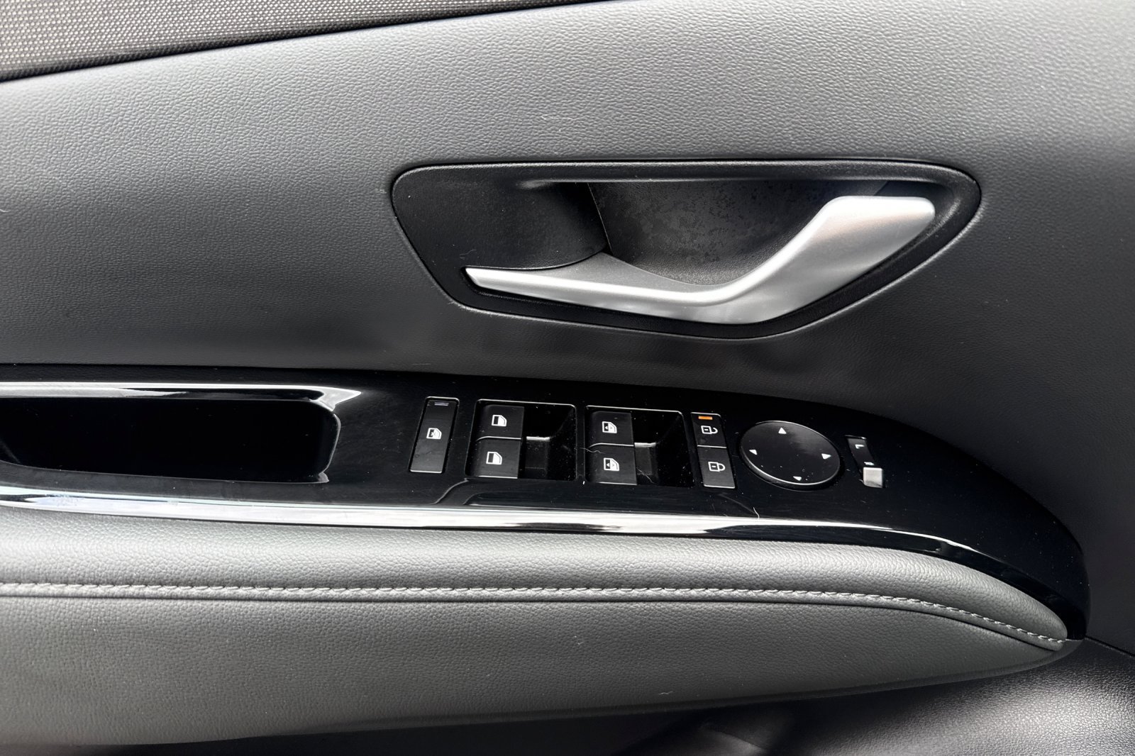 Used 2025 Hyundai Tucson Limited AWD/4WD image 11