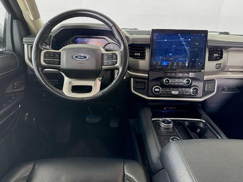 Used 2023 Ford Expedition XLT image 27