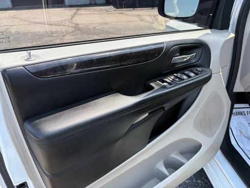 Used 2017 Dodge Grand Caravan SE w/ Power Window Group FWD image 14