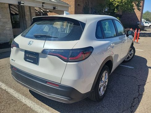 Used 2023 Honda HR-V LX image 9
