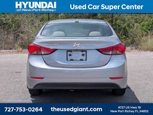 Used 2016 Hyundai Elantra SE w/ Option Group 02 FWD image 4