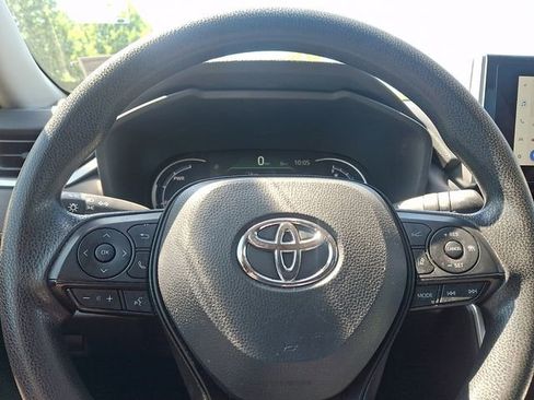 Used 2025 Toyota RAV4 XLE AWD/4WD image 18