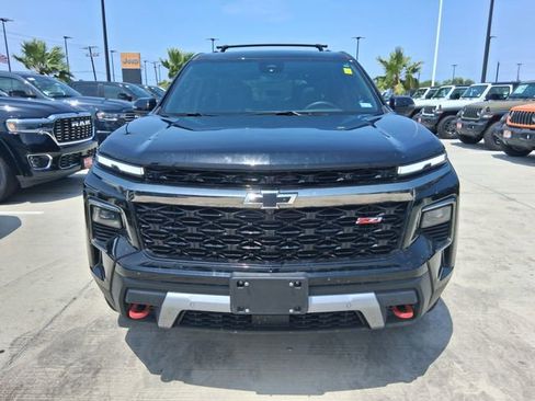 Used 2025 Chevrolet Traverse Z71 w/ Enhanced Driving Package AWD/4WD image 2