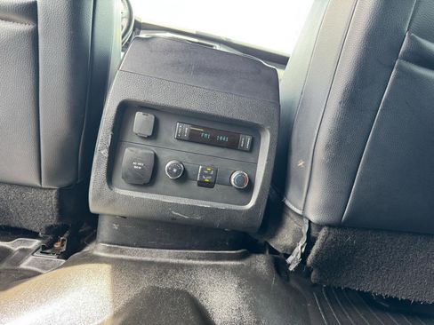 Used 2017 Ford Expedition XLT w/ Equipment Group 202A AWD/4WD image 19